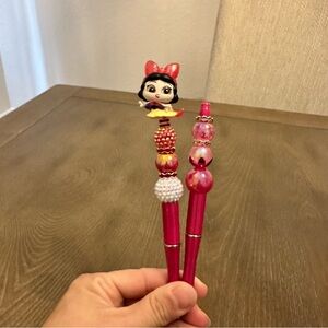 Disney Doorables Let’s Party Snow White Set Of 2 Beaded Pens Refillable‎ Ink